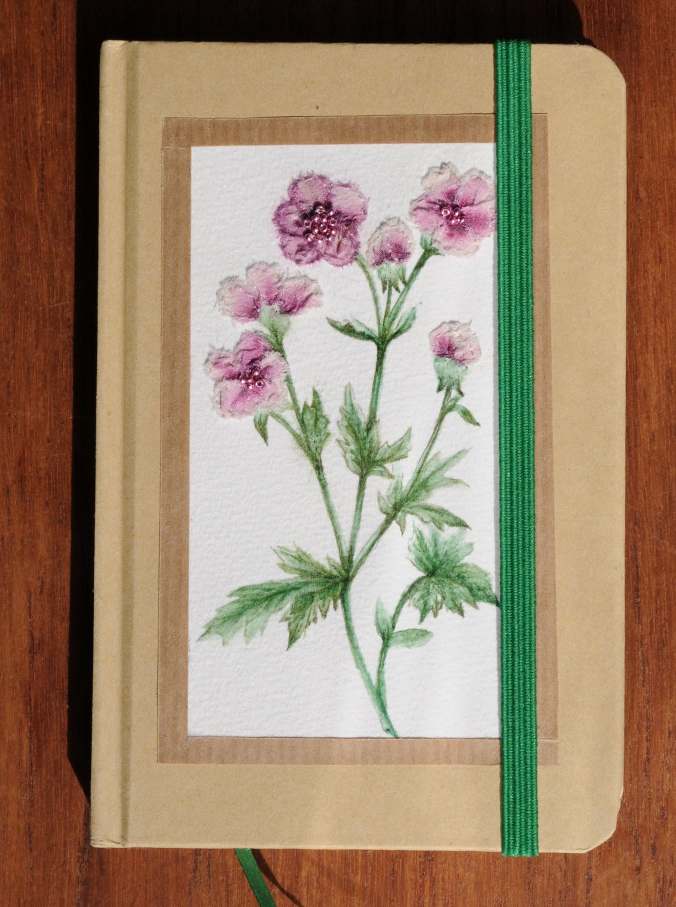 Carnet brodé ”Vinca rose”